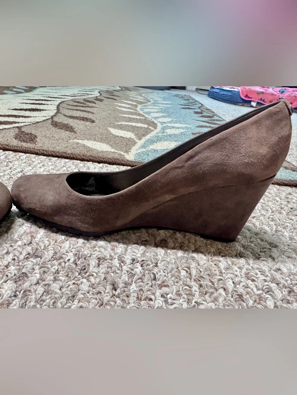 Easy Spirit Taupe Suede Round-Toe Wedge Heels – Women’s Size 10